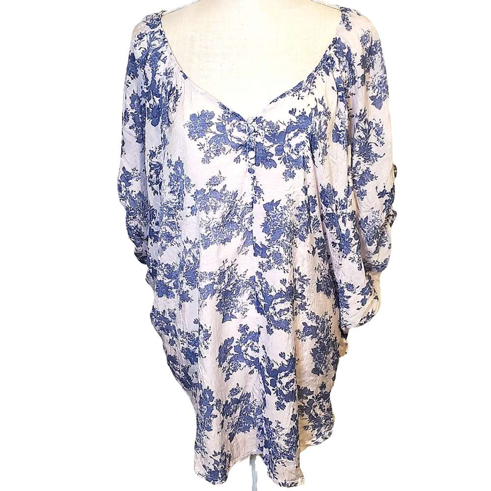 CECICO | Women's shimmer white sheer blue floral tunic top. Size medium.